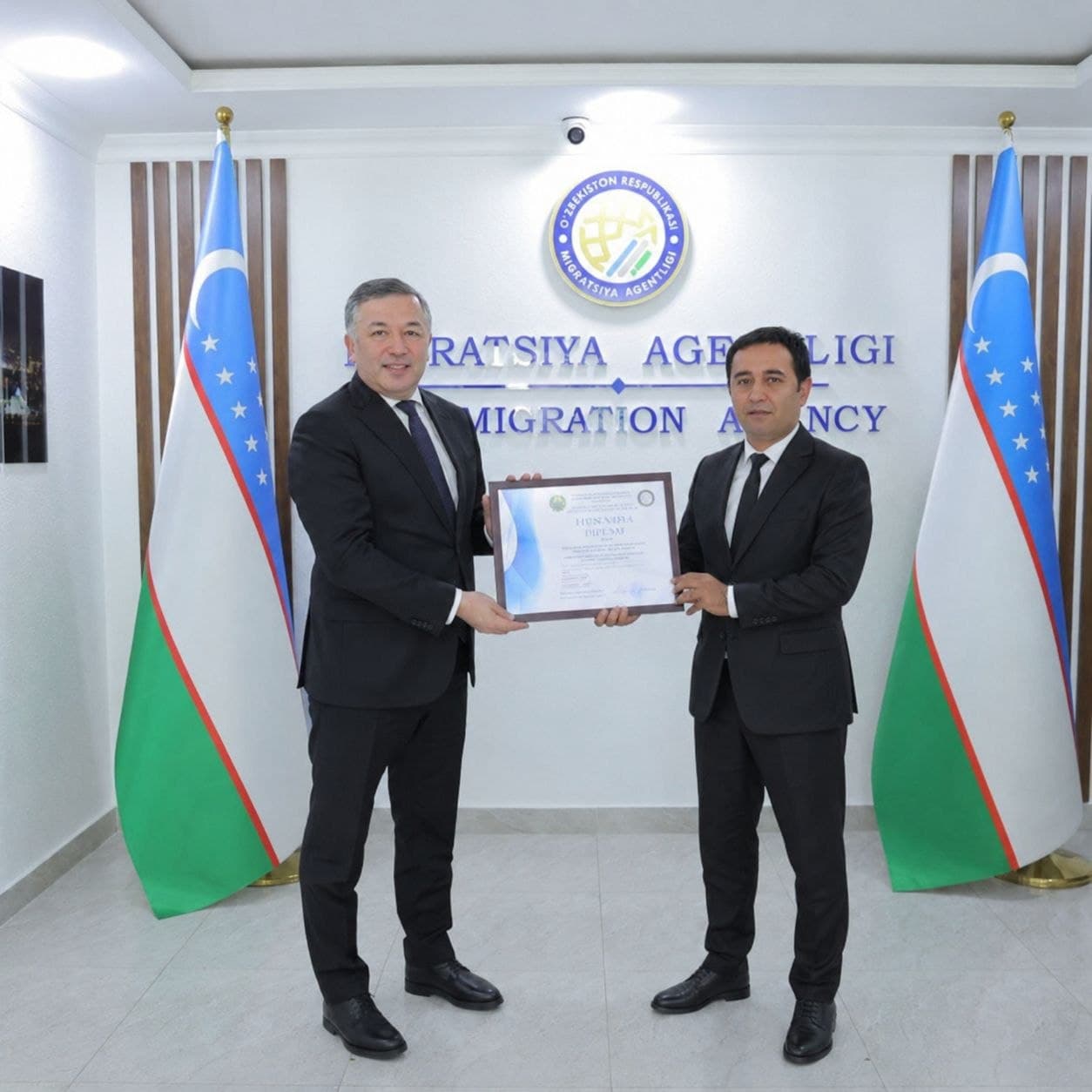 The Director & CEO of the Labour Migration Agency, Qodir Mamadjanov, and the Minister of Migration of the Republic of Uzbekistan.